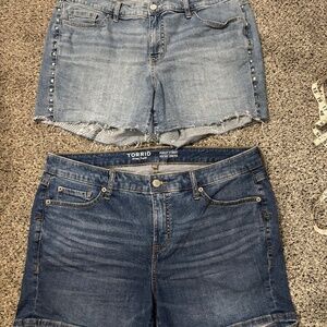 Torrid 5 inch Jean shorts size 14